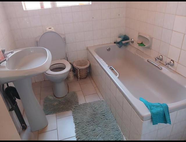 3 BEDROOM HOUSE FOR SALE IN THE ORCHARDS